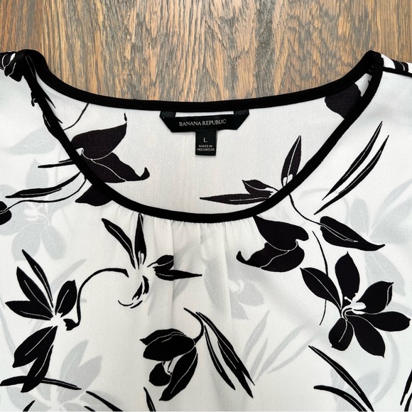 Banana Republic Floral Blouse - Picture 4 of 5